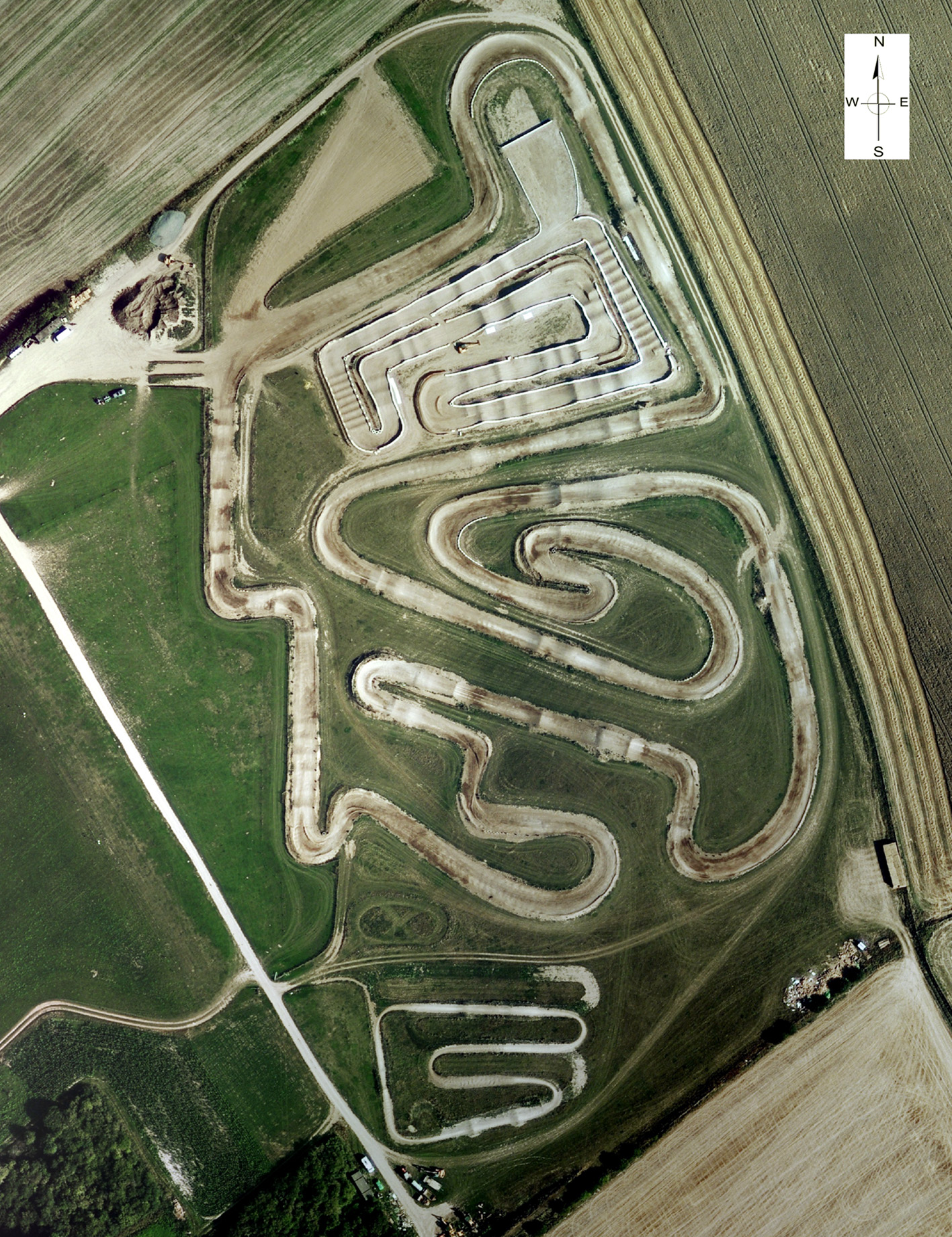 Cusses Gorse track plan, satellite view, August 2005 — main 1700m circuit, mini track and novice loop